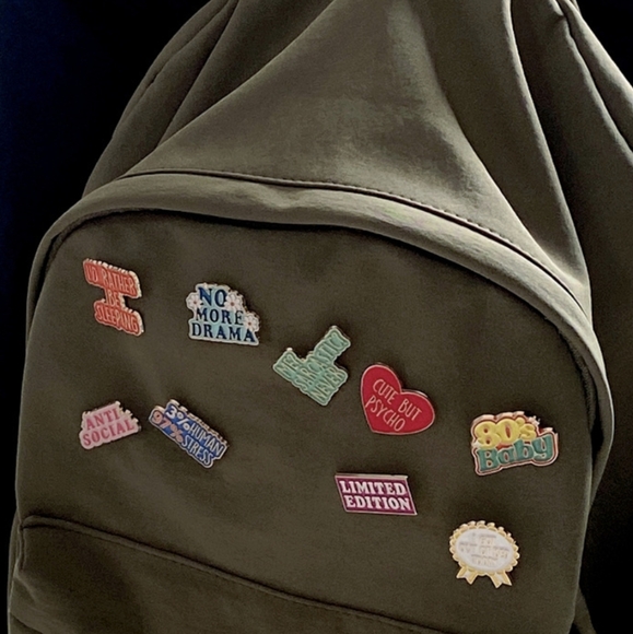 Me? Sarcastic? Never - Enamel Pin - Picture 8 of 8